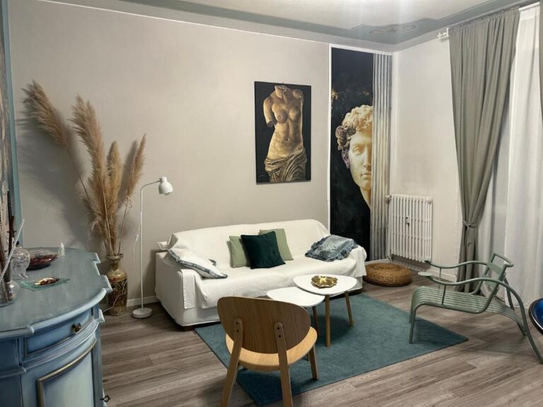 Aurora Flowers - Two rooms and free parking near center and train station