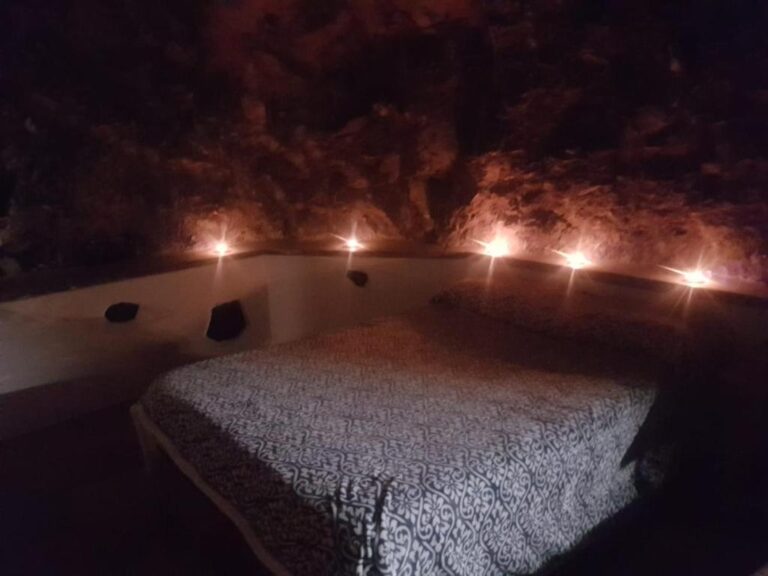 CASITA RURAL y CASA CUEVA EL PERUCHO