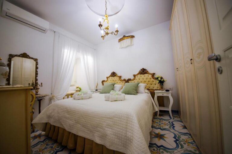Giallo Napoletano Home