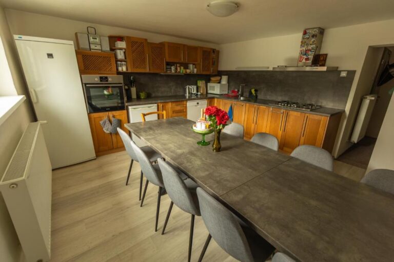 House 8