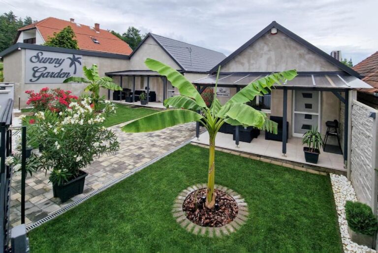 Sunny Garden Apartment