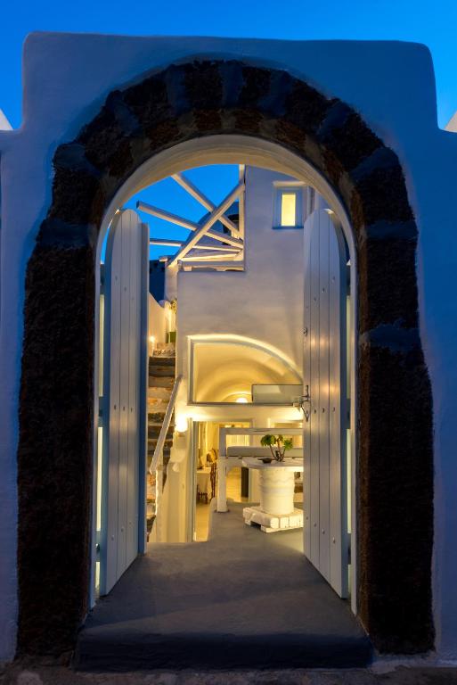 Christina's Cave House