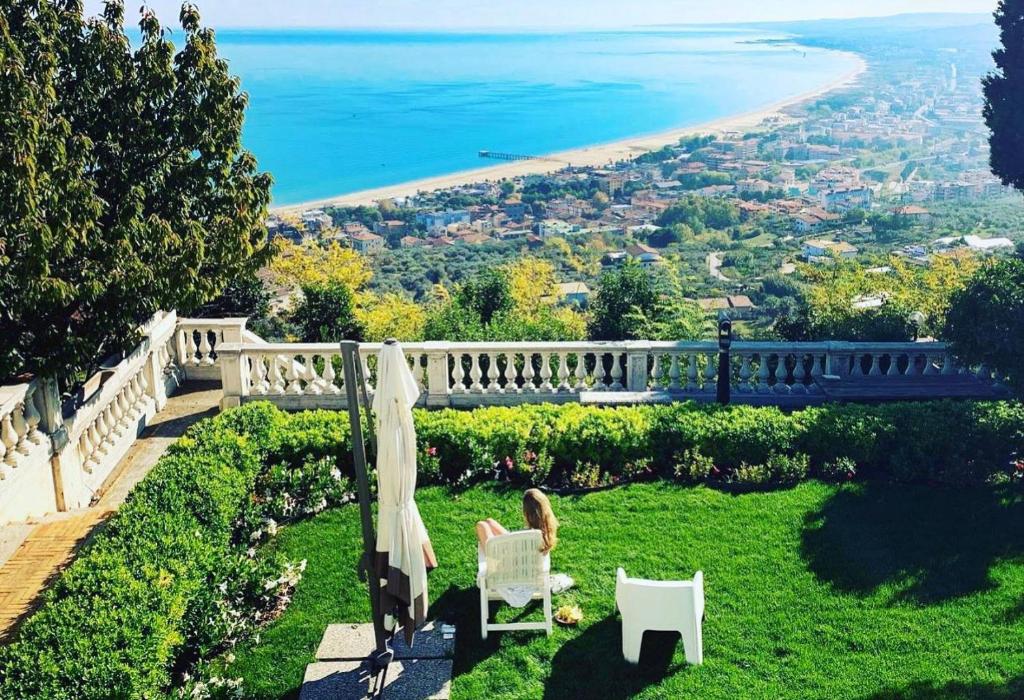 SECRET GARDEN - Suites & Apartments