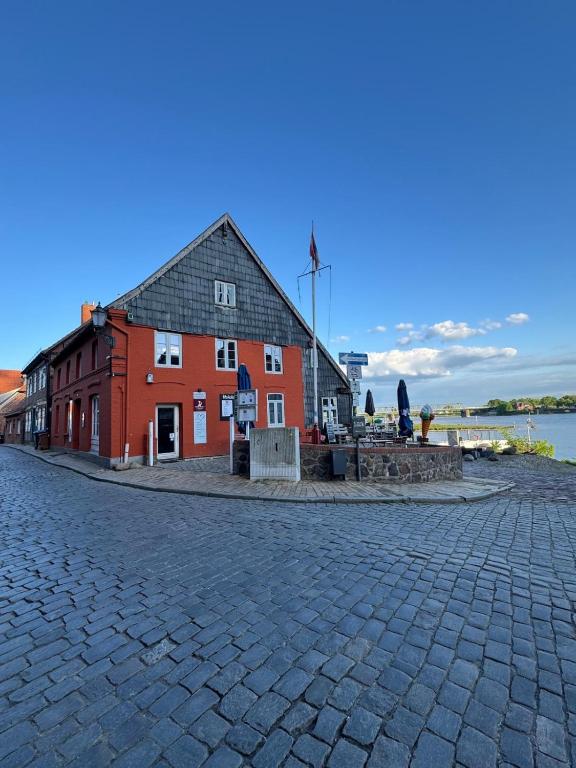 Millers Kate mit Elbblick