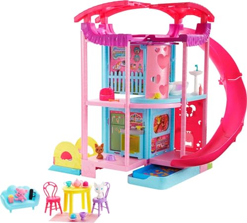 Barbie - La Casa dei Giochi di Chelsea, playset con 2 cuccioli, mobili e tanti accessori, casa delle bambole con