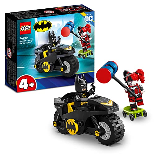 LEGO 76220 DC Batman Contro Harley Quinn, Set di Action Figure di Supereroi con Skateboard e Moto Giocattolo, Giochi per